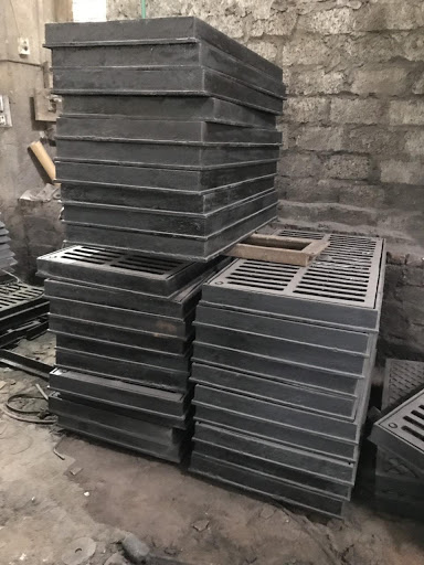 Song chắn rác gang có khung 980×280