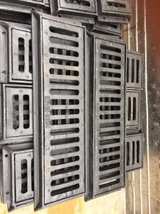 lưới chắn rác bằng gang